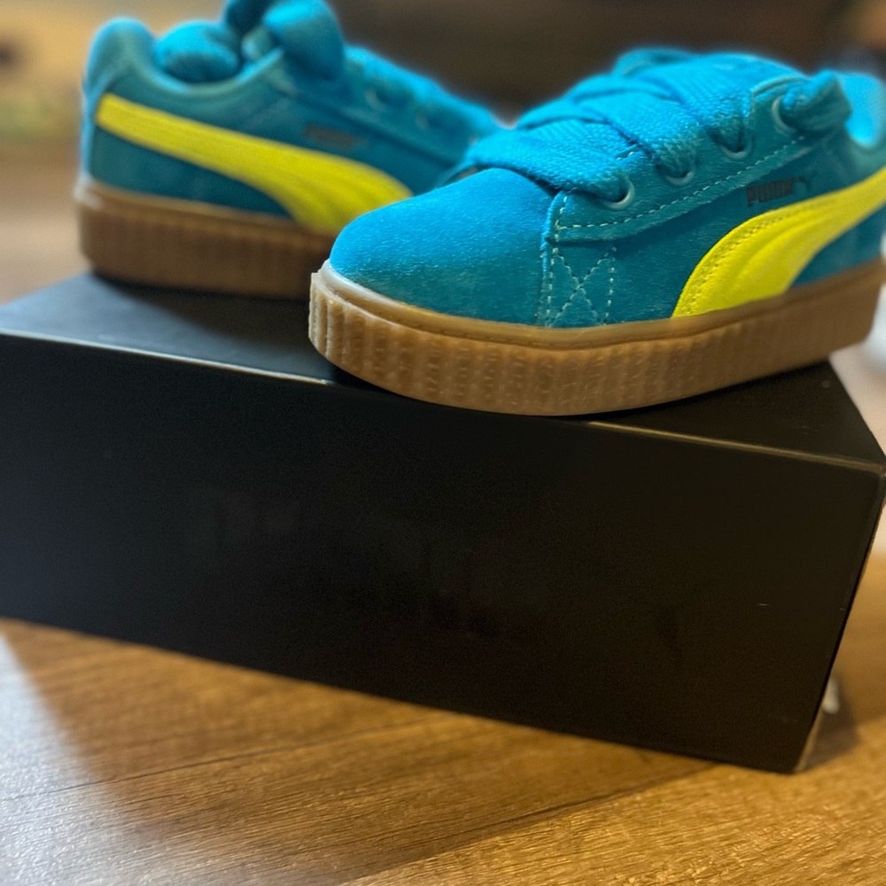 Never worn fenty Puma size 10c